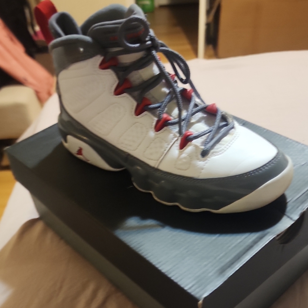Kids Sneakers in White and Gray